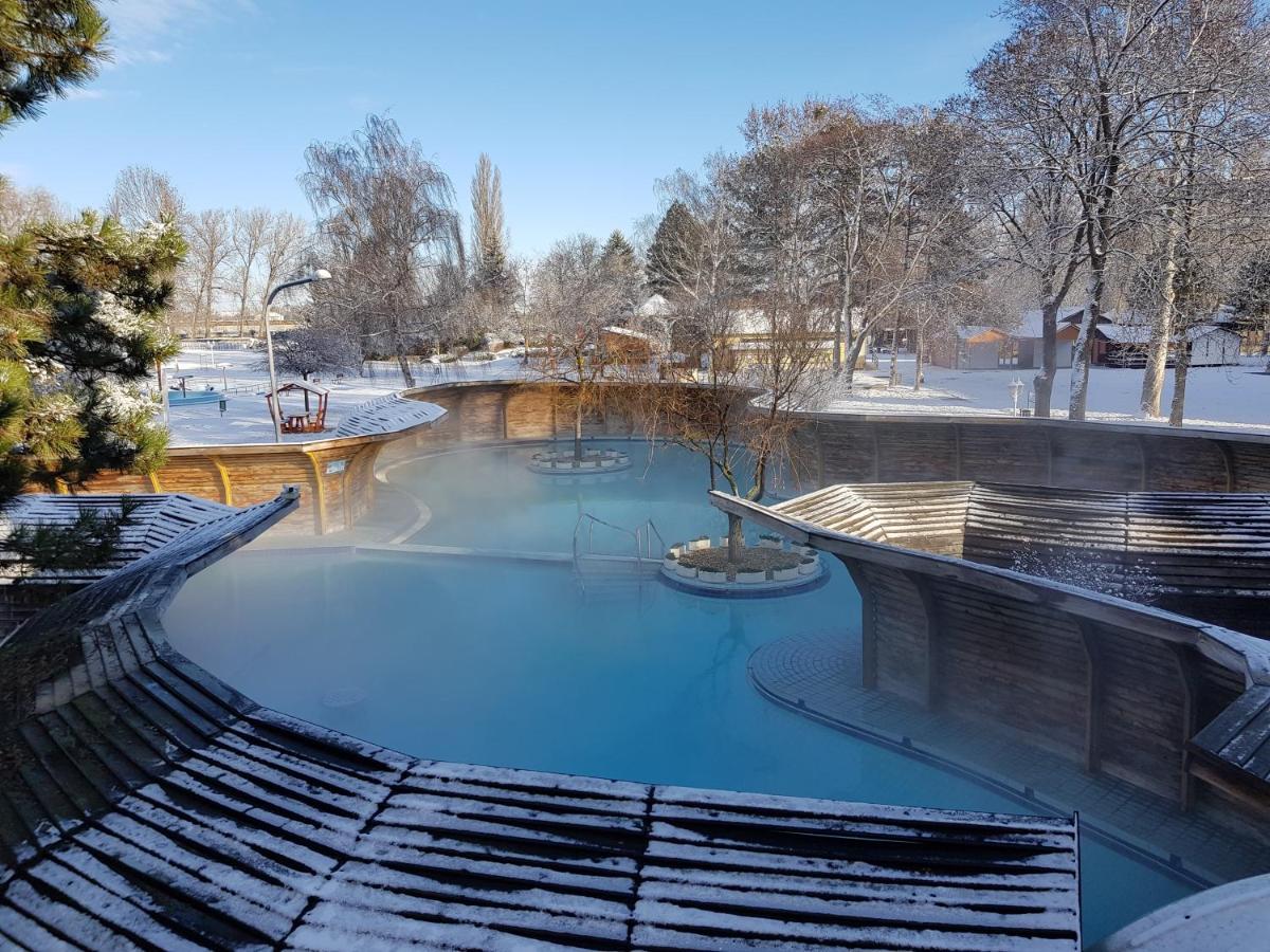 Thermal Apartmanhaz Komárom Екстериор снимка