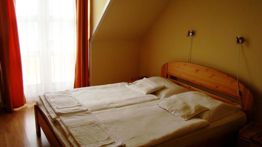 Thermal Apartmanhaz Komárom Стая снимка